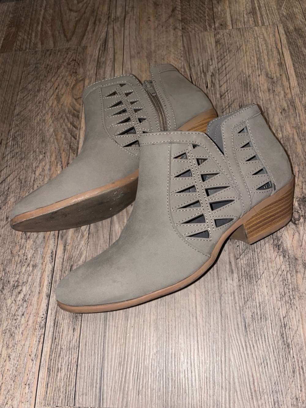Ankle Boots Cutout Detail | Block Heel | Side Zip | Size 9